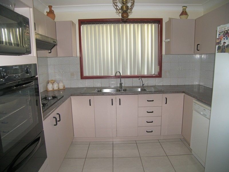 102 Barton Street, Oak Flats NSW 2529