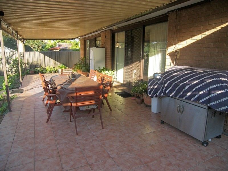 102 Barton Street, Oak Flats NSW 2529