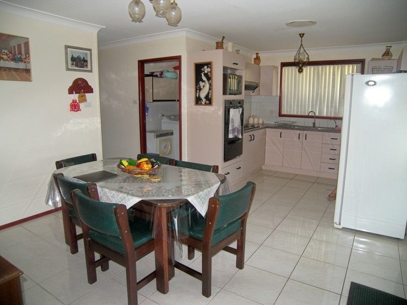 102 Barton Street, Oak Flats NSW 2529