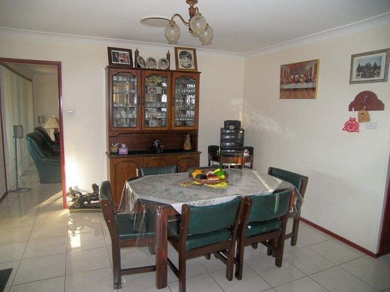 102 Barton Street, Oak Flats NSW 2529