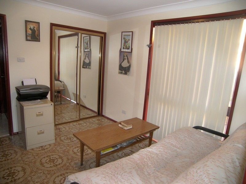 102 Barton Street, Oak Flats NSW 2529