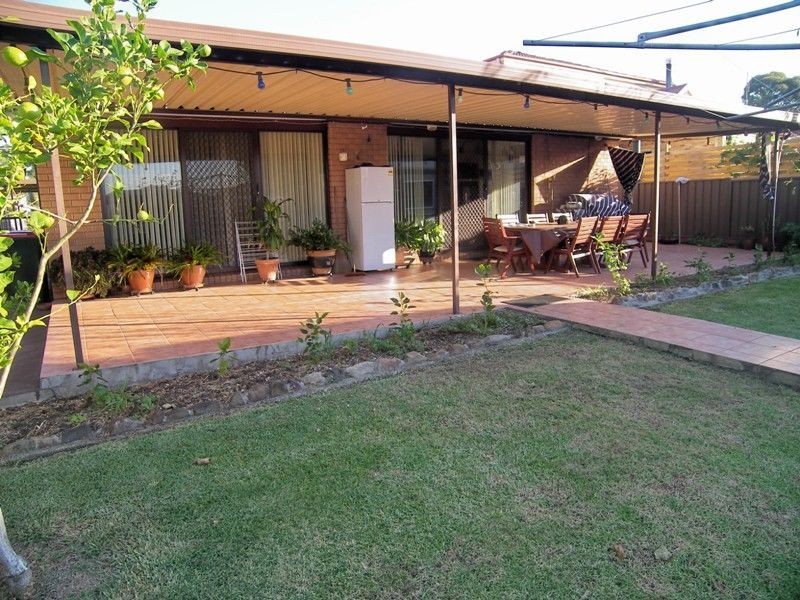 102 Barton Street, Oak Flats NSW 2529