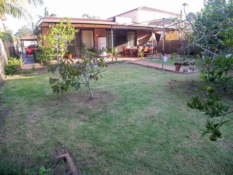 102 Barton Street, Oak Flats NSW 2529