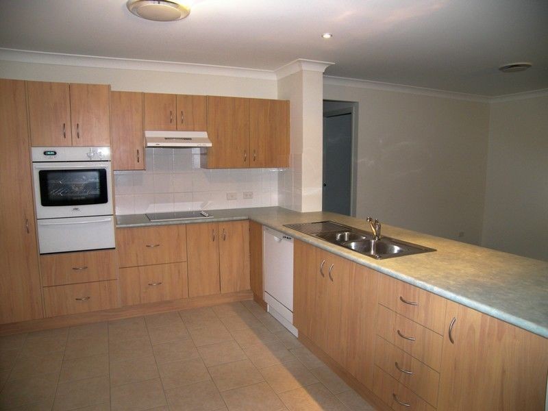 1 Robb Street, Albion Park NSW 2527