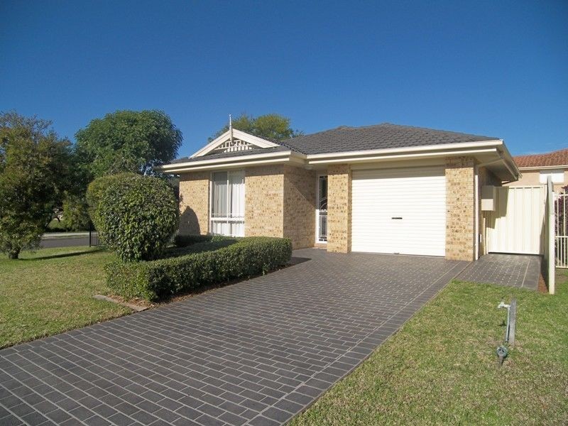 17 Fleet Crescent, Albion Park NSW 2527