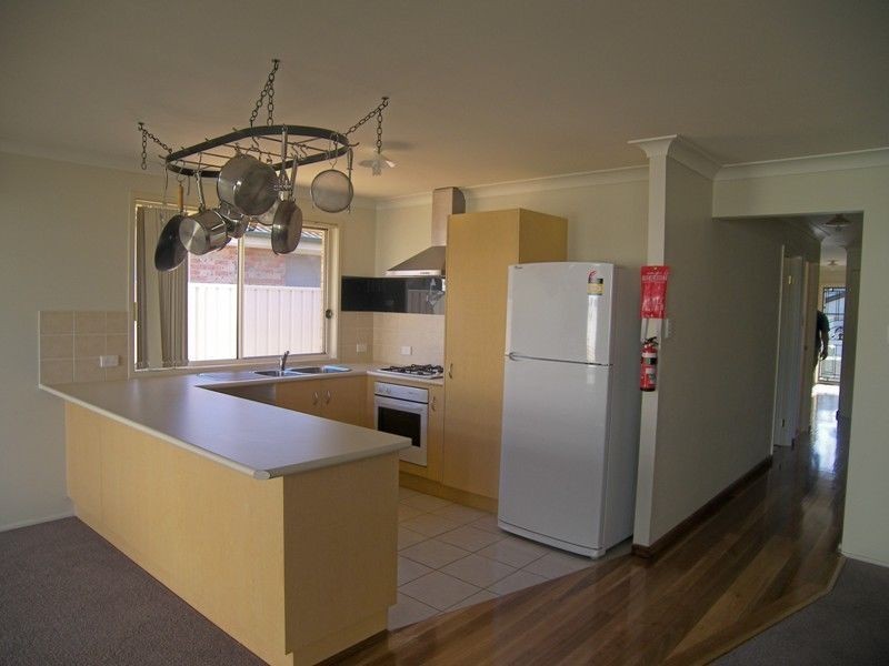 17 Fleet Crescent, Albion Park NSW 2527