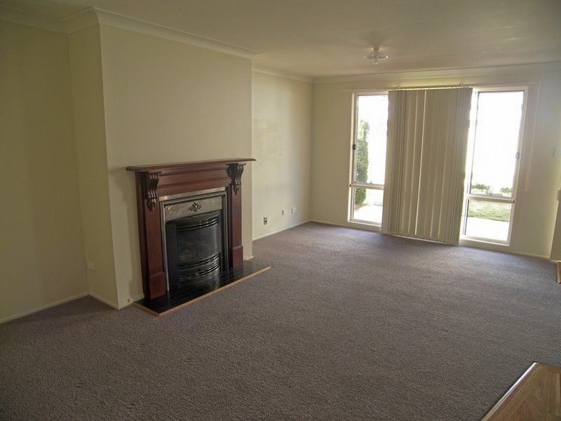 17 Fleet Crescent, Albion Park NSW 2527