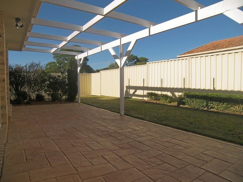 17 Fleet Crescent, Albion Park NSW 2527
