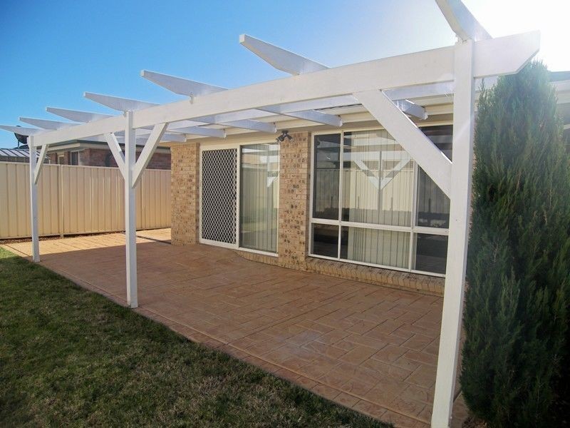 17 Fleet Crescent, Albion Park NSW 2527