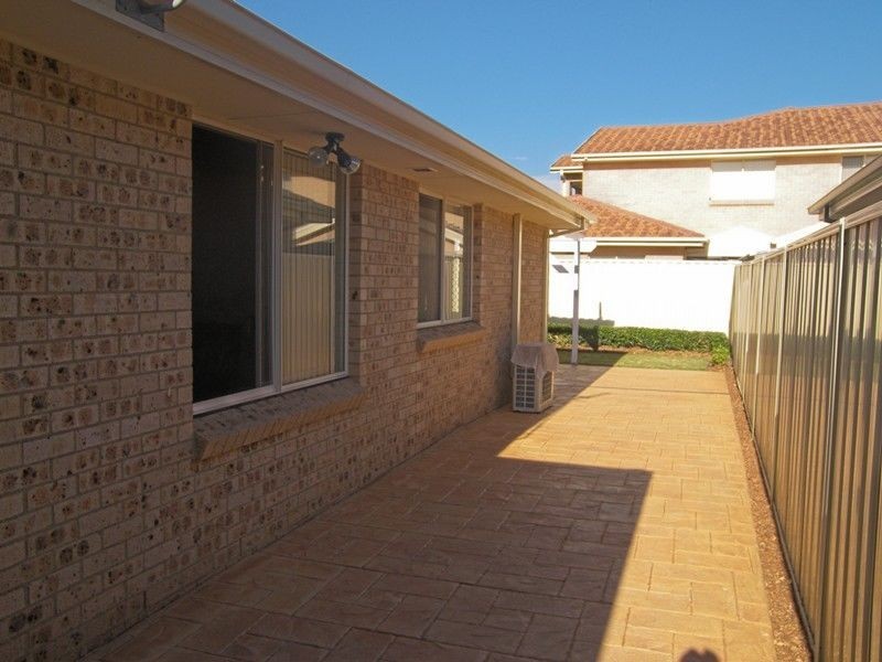17 Fleet Crescent, Albion Park NSW 2527
