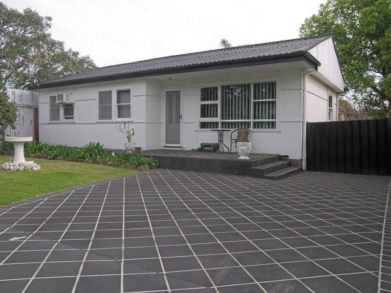 18 Moles Street, Albion Park NSW 2527