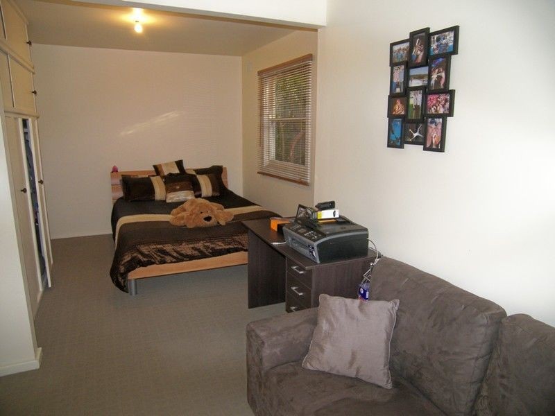 18 Moles Street, Albion Park NSW 2527