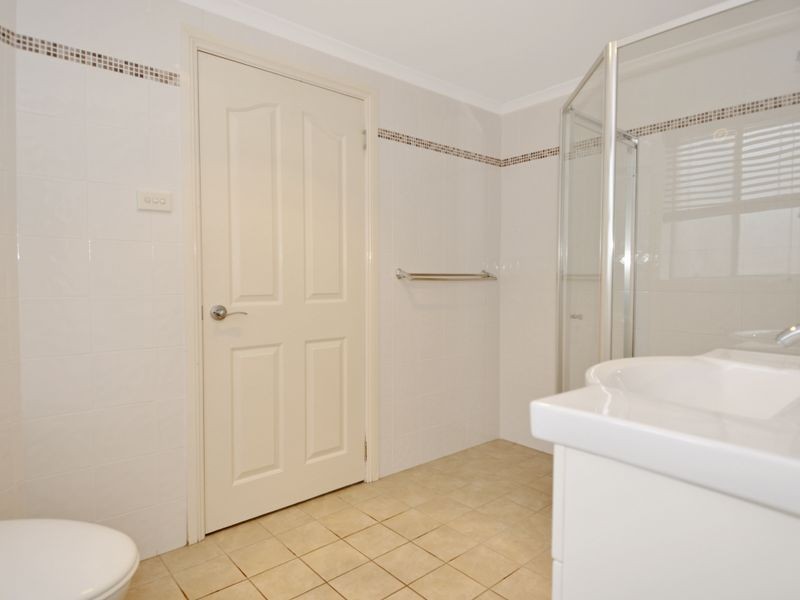 28 Goolagong Circuit, Mount Warrigal NSW 2528