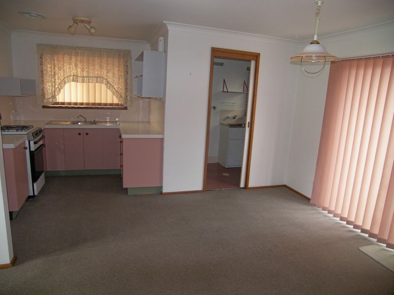 8/6 Macleay Place, Albion Park NSW 2527