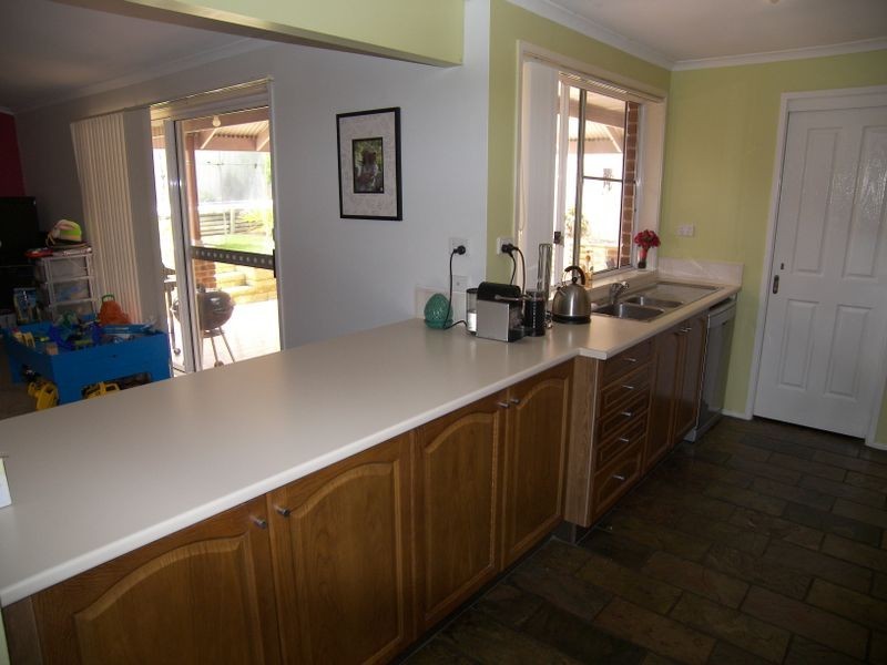 98 Hillside Drive, Albion Park NSW 2527