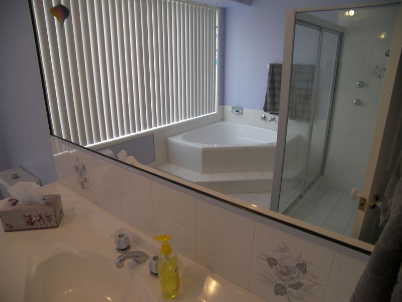 98 Hillside Drive, Albion Park NSW 2527