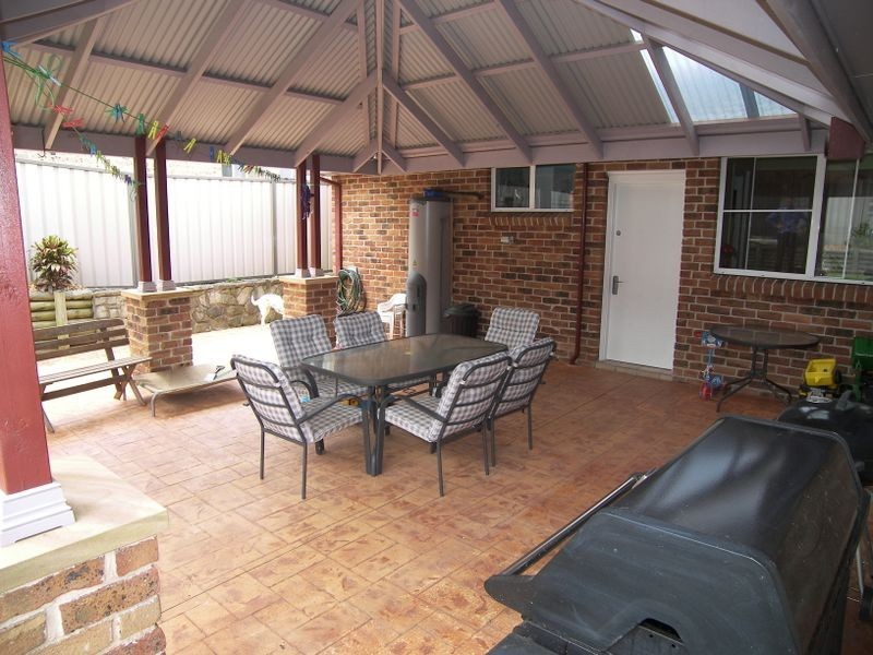 98 Hillside Drive, Albion Park NSW 2527