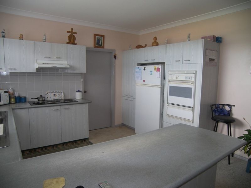 75 Hillside Drive, Albion Park NSW 2527