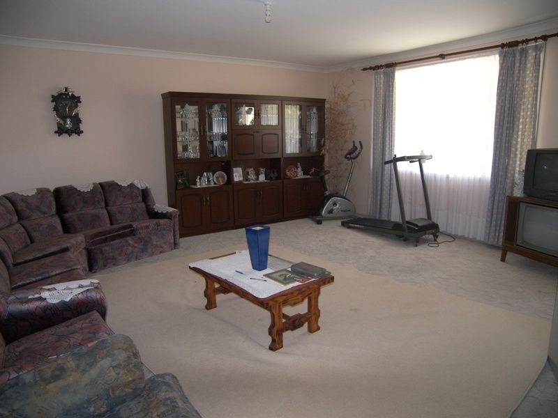 75 Hillside Drive, Albion Park NSW 2527