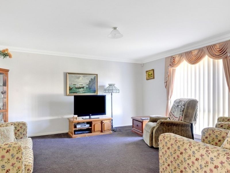 6 Lyne Street, Oak Flats NSW 2529