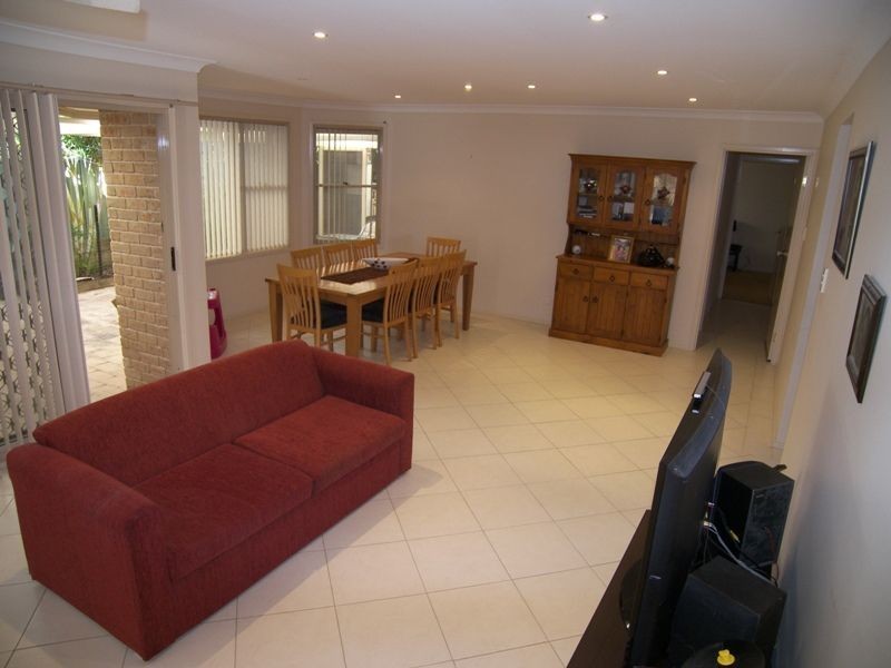 9 Kalgan Way, Albion Park NSW 2527