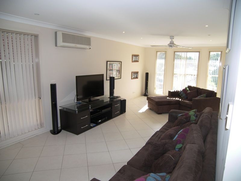 9 Kalgan Way, Albion Park NSW 2527