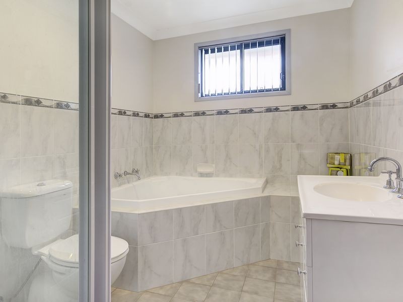 33 Koona Street, Albion Park Rail NSW 2527