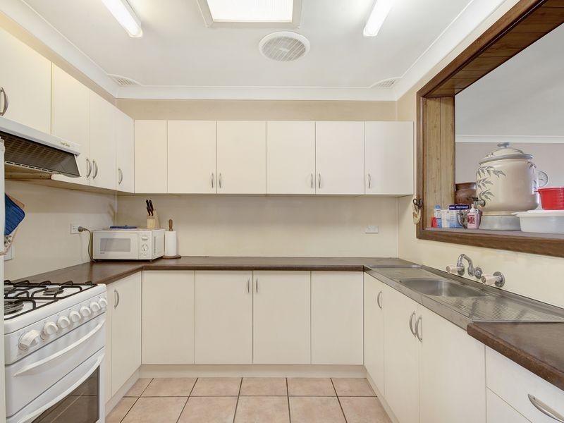 35 Oak Street, Albion Park Rail NSW 2527