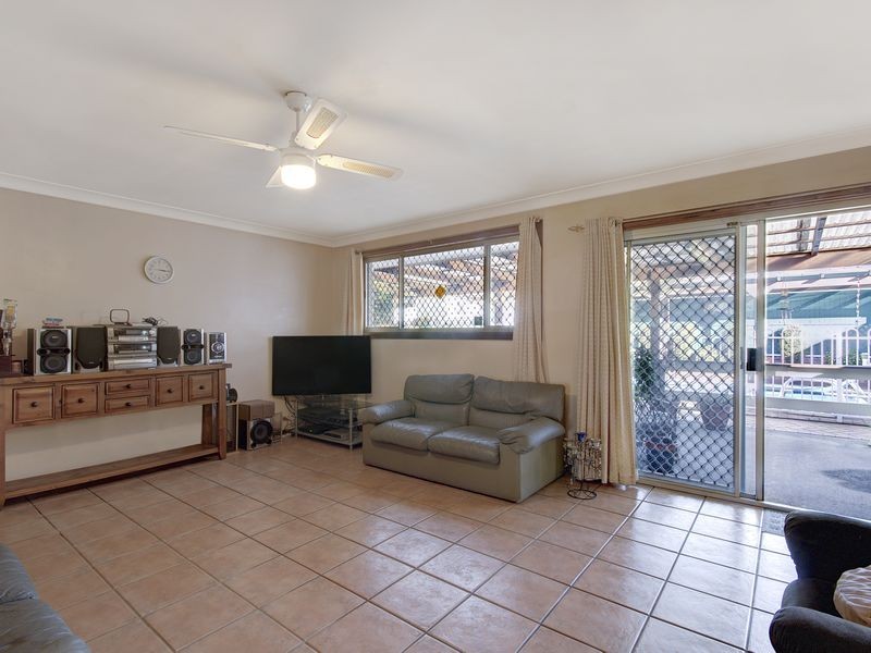 35 Oak Street, Albion Park Rail NSW 2527