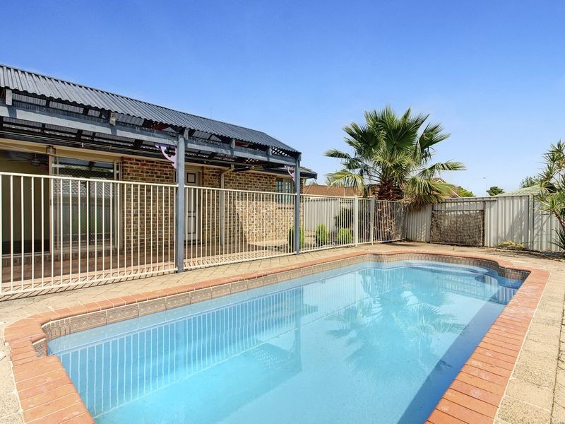 26 Charlotte Cres, Albion Park NSW 2527