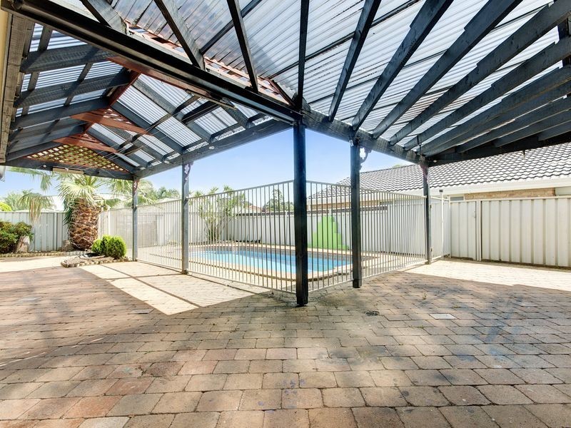 26 Charlotte Cres, Albion Park NSW 2527