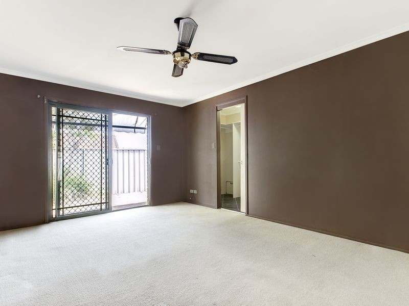 26 Charlotte Cres, Albion Park NSW 2527