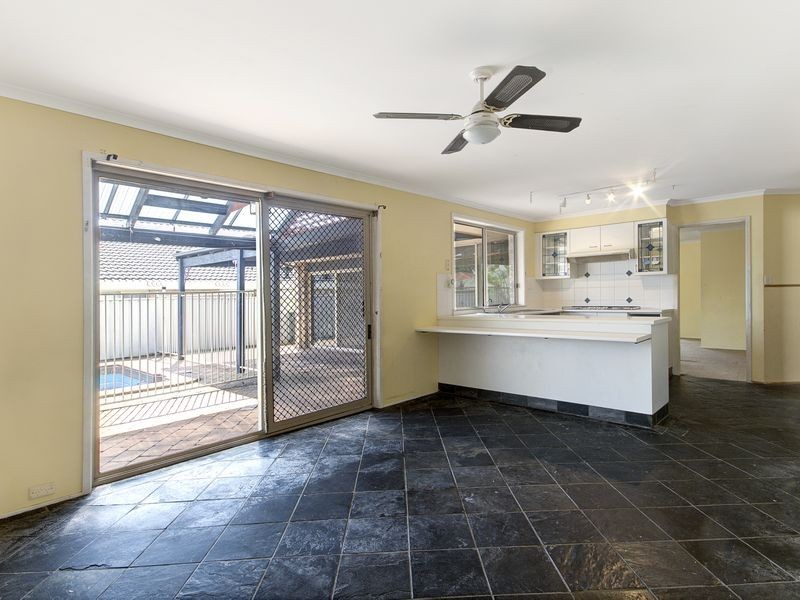 26 Charlotte Cres, Albion Park NSW 2527