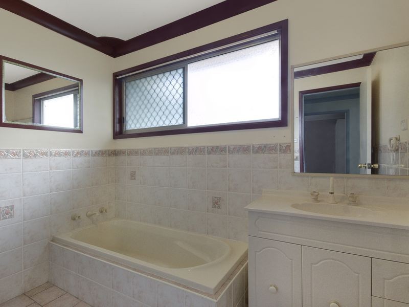 4 Boronia Ave, Albion Park Rail NSW 2527