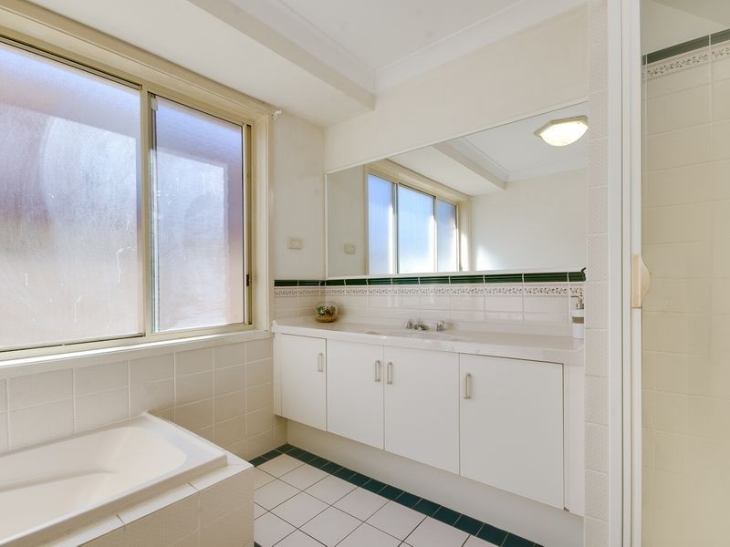 27 Lucas Drive, Horsley NSW 2530