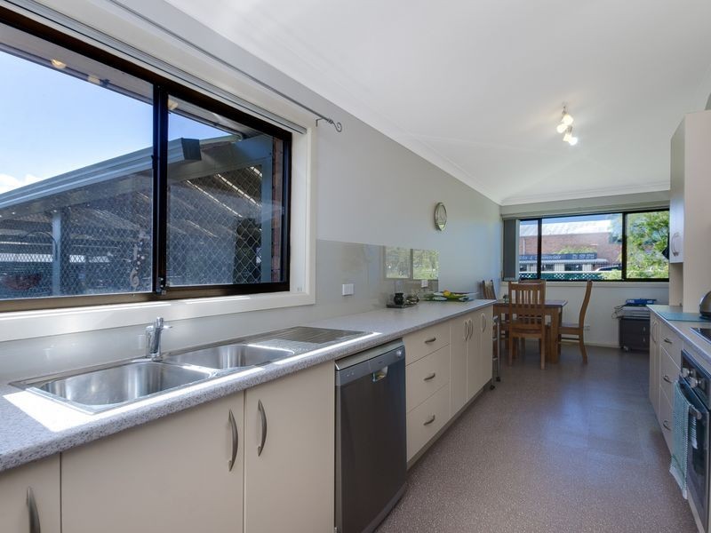 176 Princes Hwy, Dapto NSW 2530