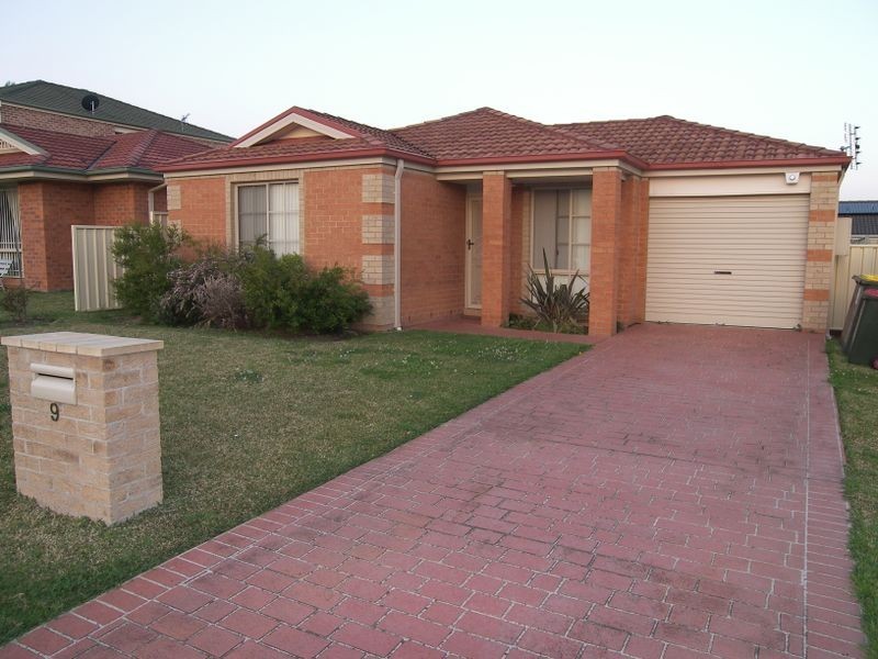 9 Selwyn Grove, Horsley NSW 2530