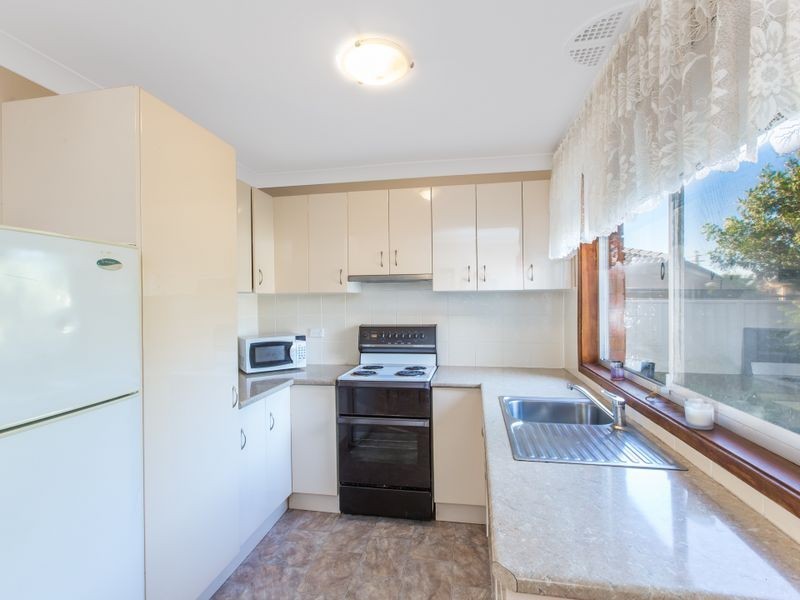 55 Poplar Ave, Albion Park Rail NSW 2527