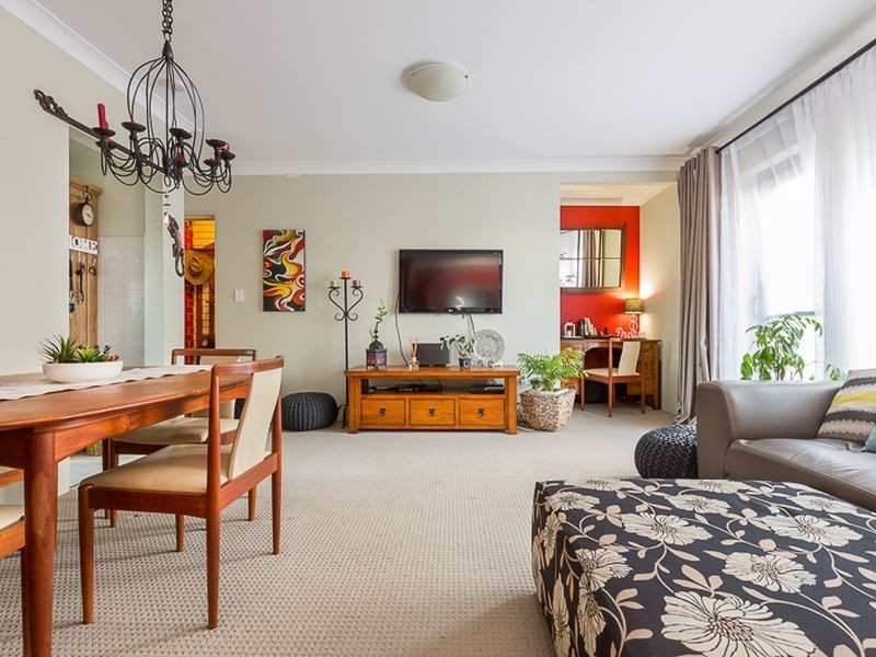 2/50 Peterborough Ave, Lake Illawarra NSW 2528