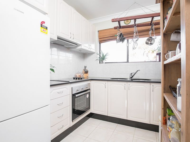 2/50 Peterborough Ave, Lake Illawarra NSW 2528