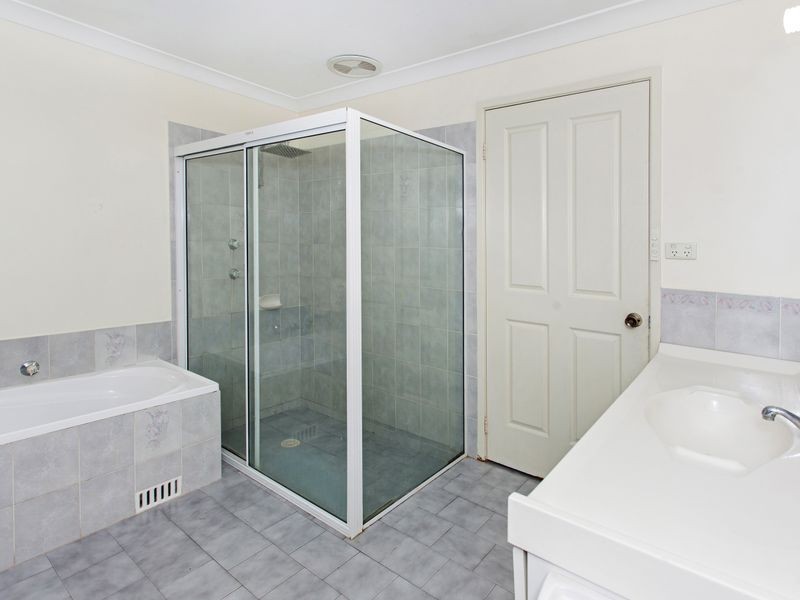 3 Swan Place, Albion Park NSW 2527