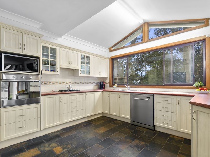144 Captain Cook Drive, Barrack Heights NSW 2528