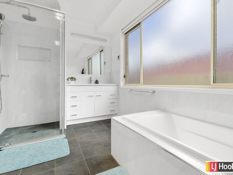 6 Manning Place, Albion Park NSW 2527