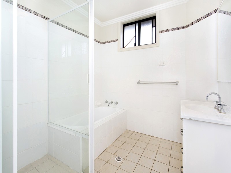2/1 Buroo Street, Albion Park Rail NSW 2527