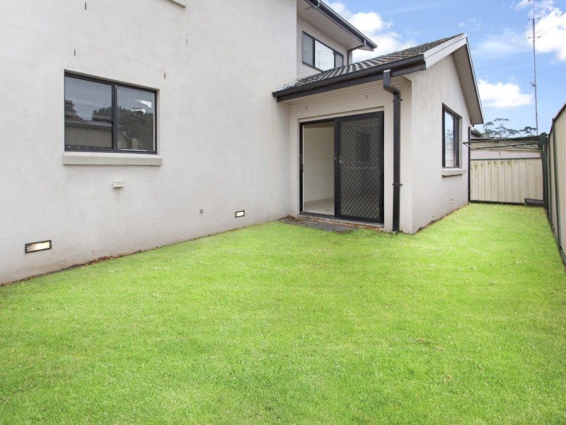 2/1 Buroo Street, Albion Park Rail NSW 2527