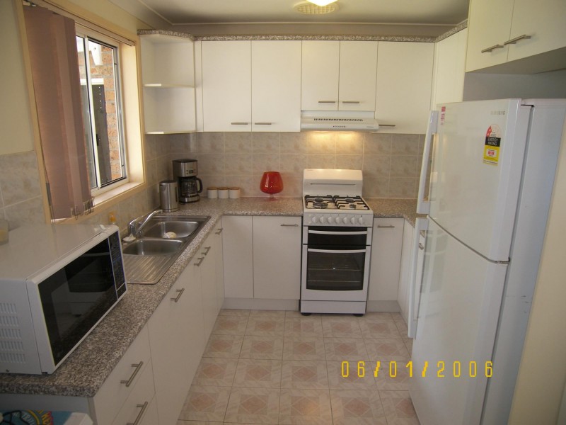 2/50 Bateman Ave, Albion Park Rail NSW 2527