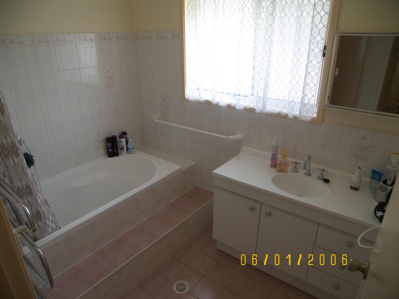 2/50 Bateman Ave, Albion Park Rail NSW 2527