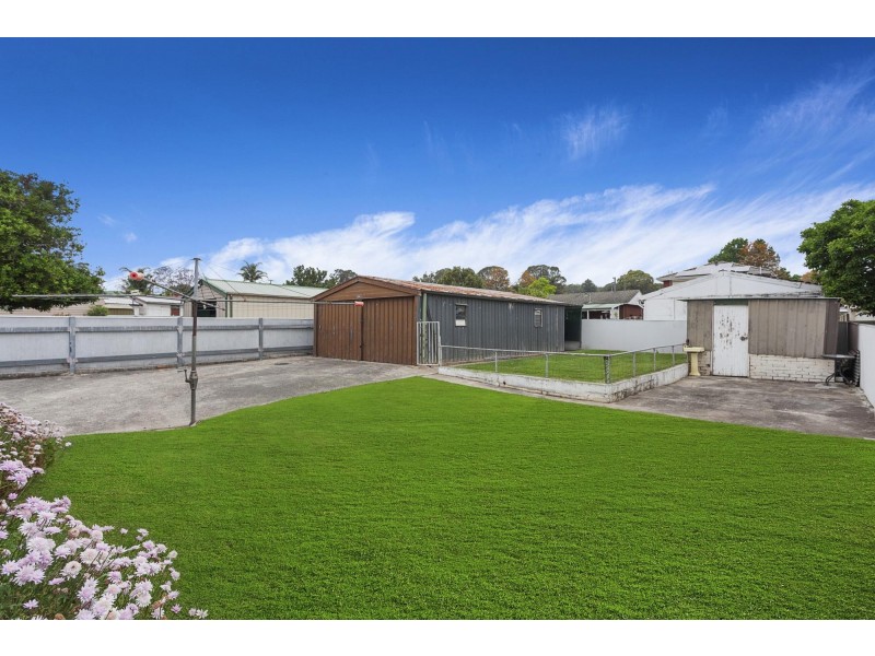 76 Devonshire Cres, Oak Flats NSW 2529
