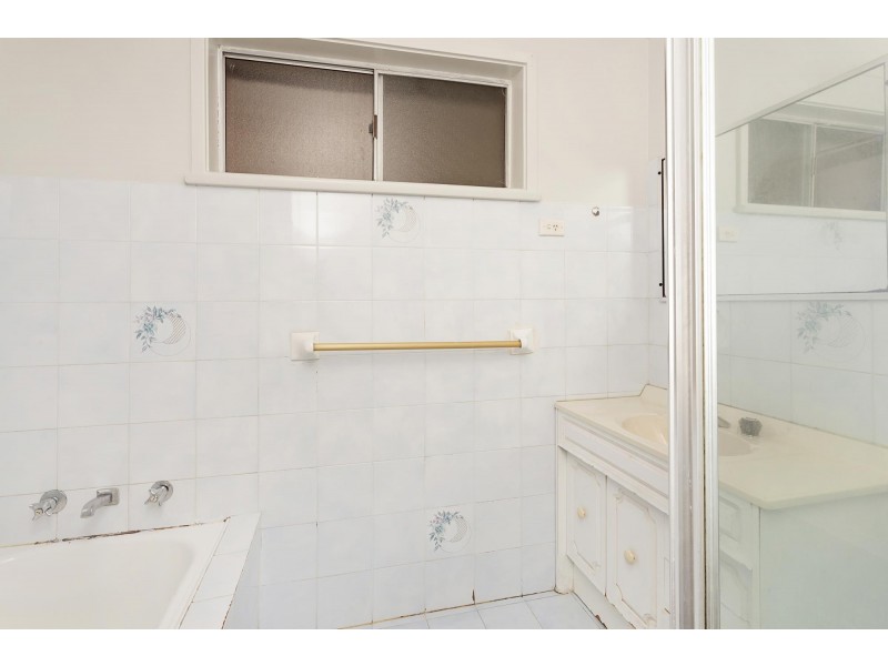 76 Devonshire Cres, Oak Flats NSW 2529