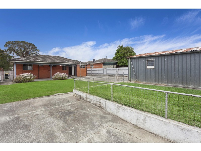 76 Devonshire Cres, Oak Flats NSW 2529